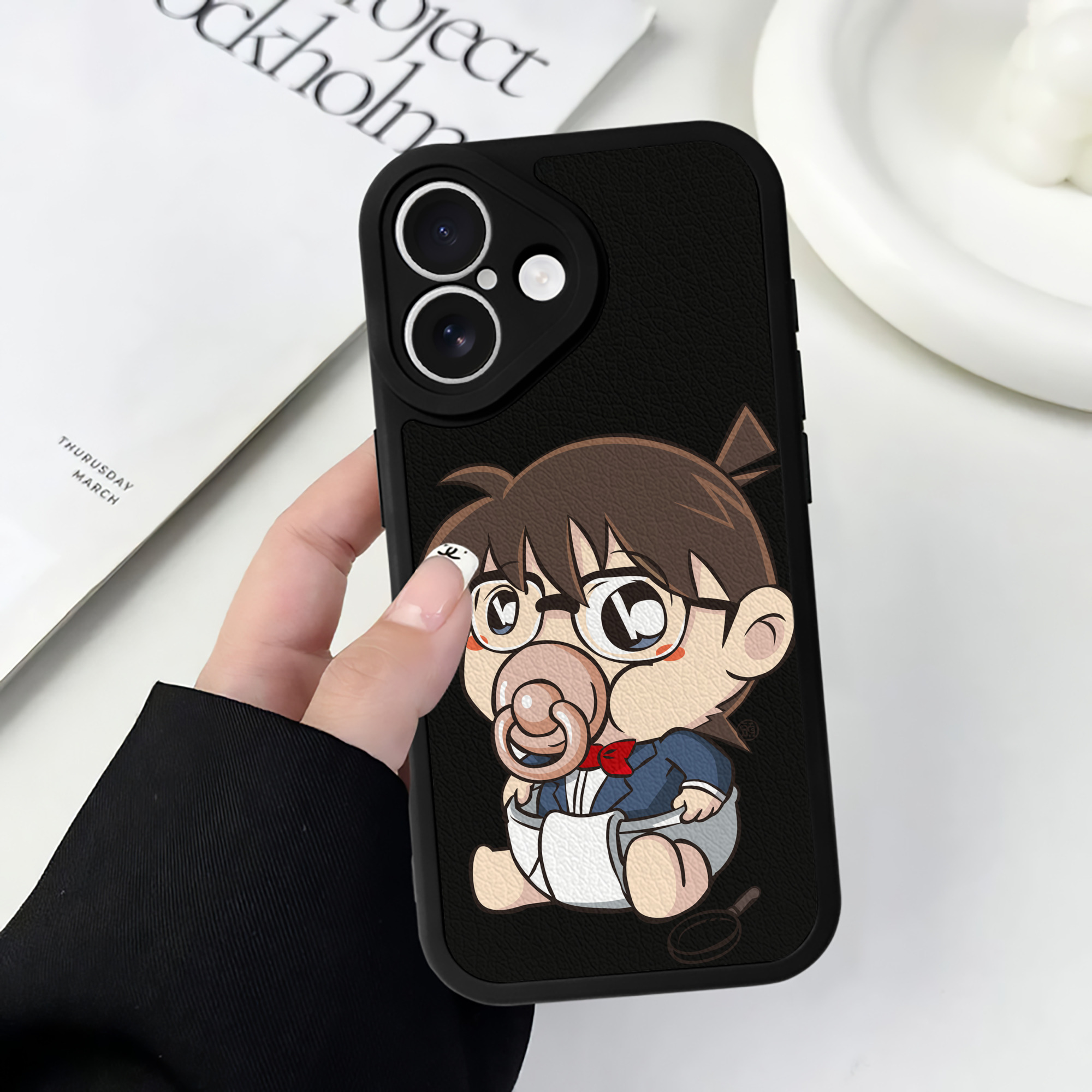 （画像用） 名探偵コナン 江戸川 コナン Detective Conan Conan Edogawa 【iPhone 16シリーズ対応】シリコンスマホケース（レザー調） 材質：シリコン